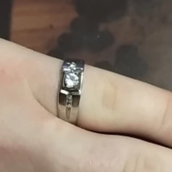 New silver mens ring - Picture 2 of 2